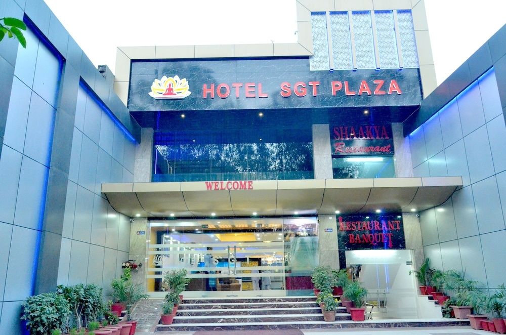undefined Hotel SGT Plaza 5