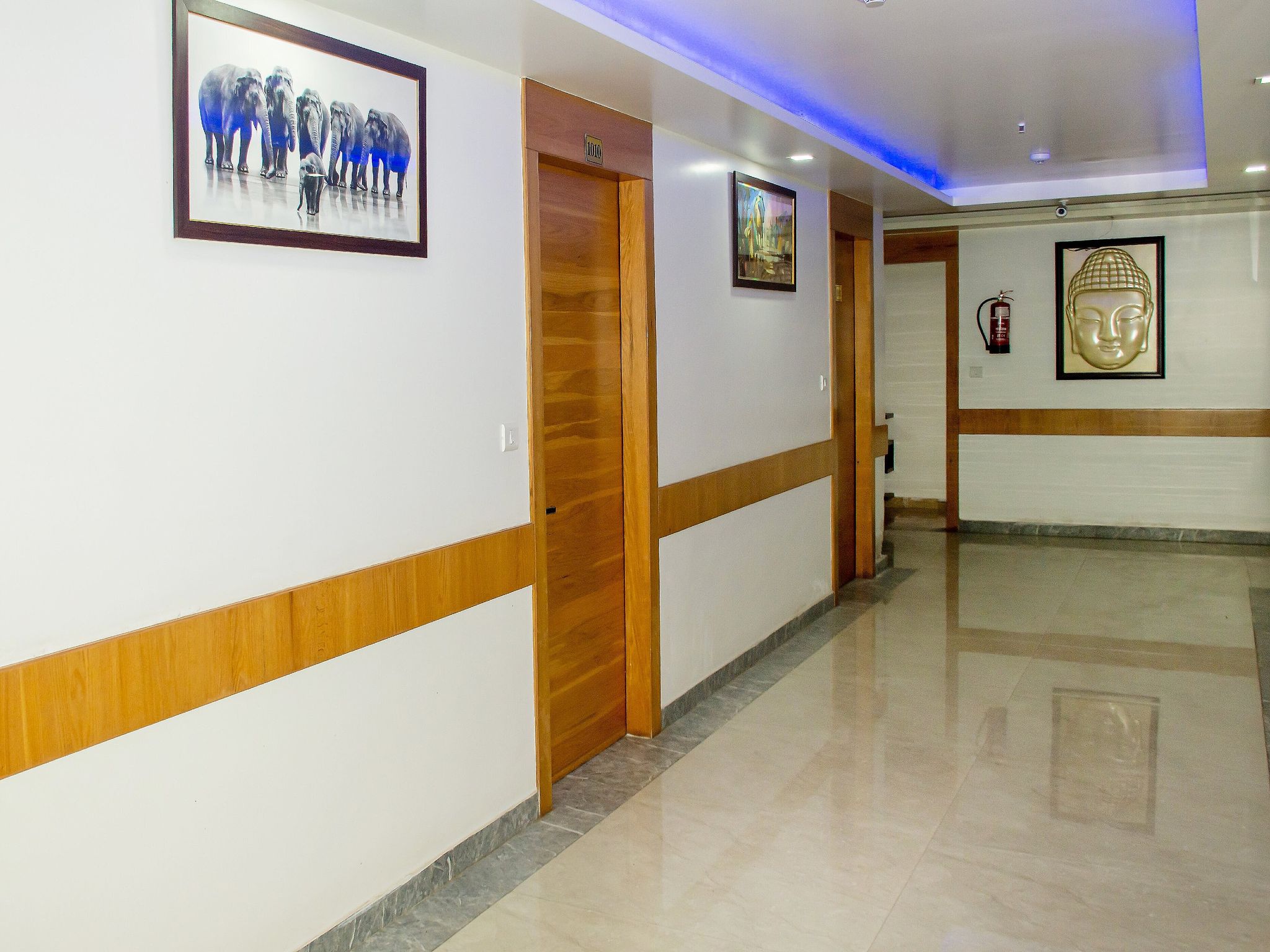 undefined Hotel SGT Plaza 4