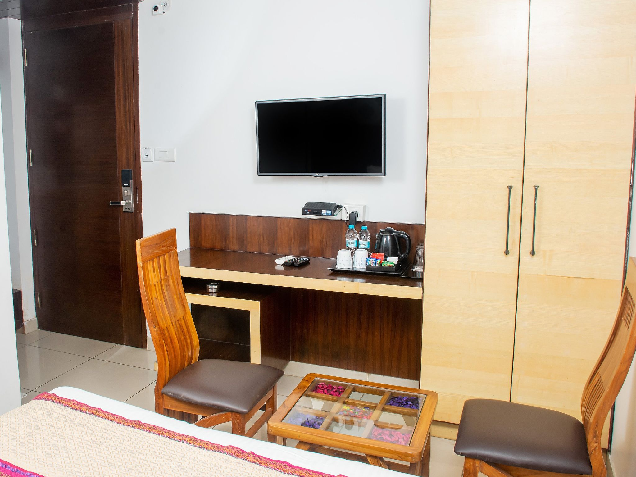 Hotel SGT Plaza Premium Deluxe - Twin Bed 9