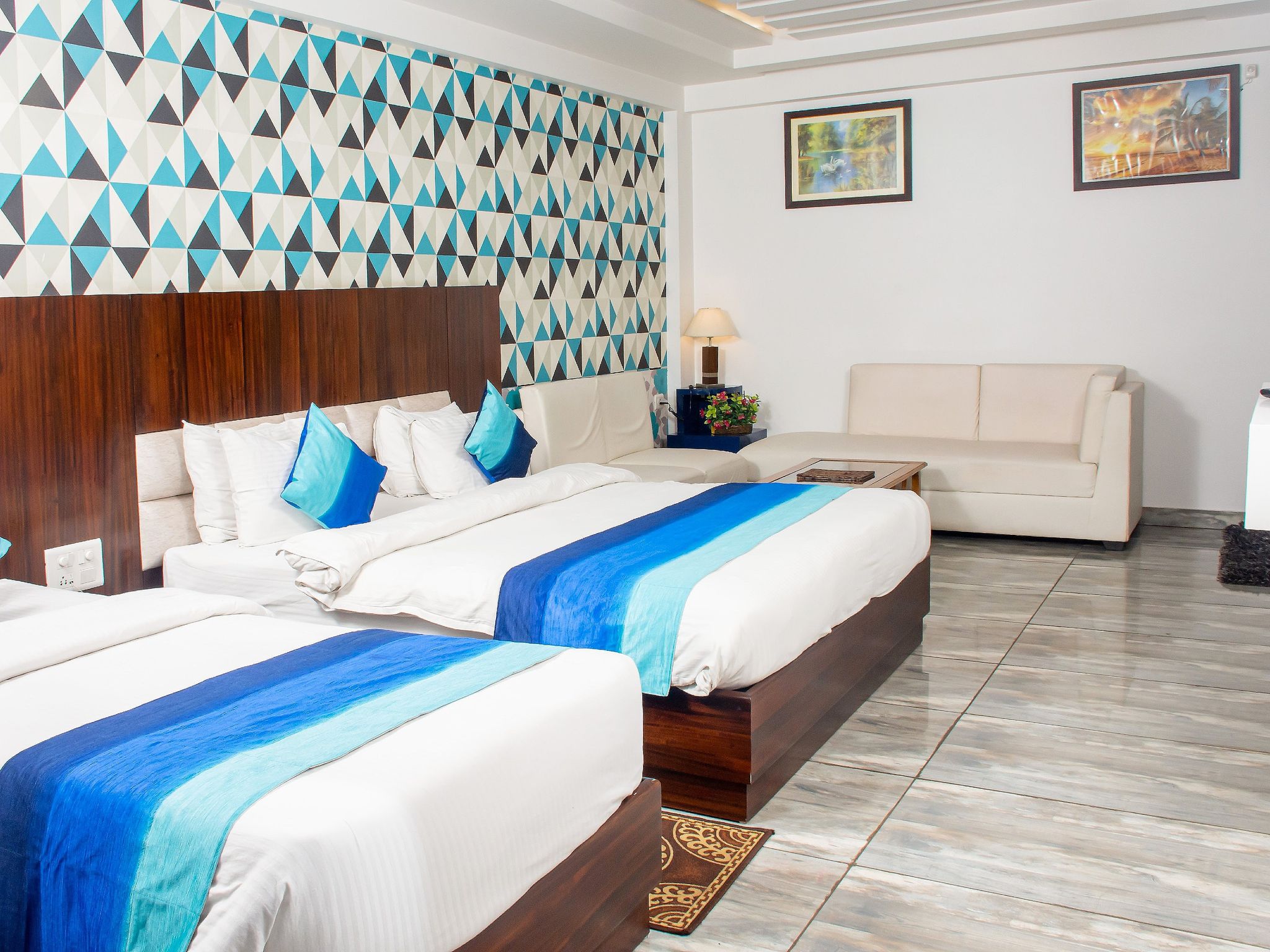 undefined Hotel SGT Plaza 5