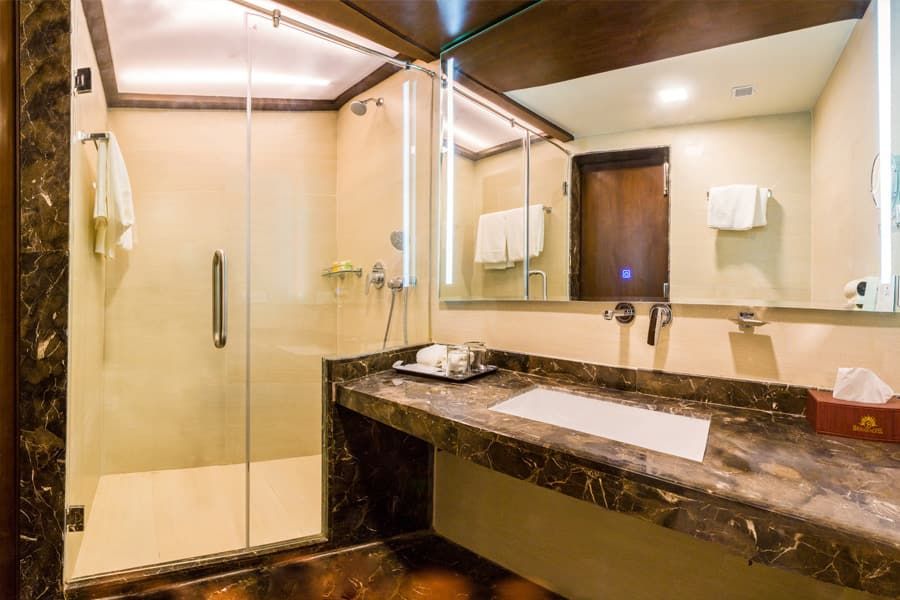 Suite Bathroom