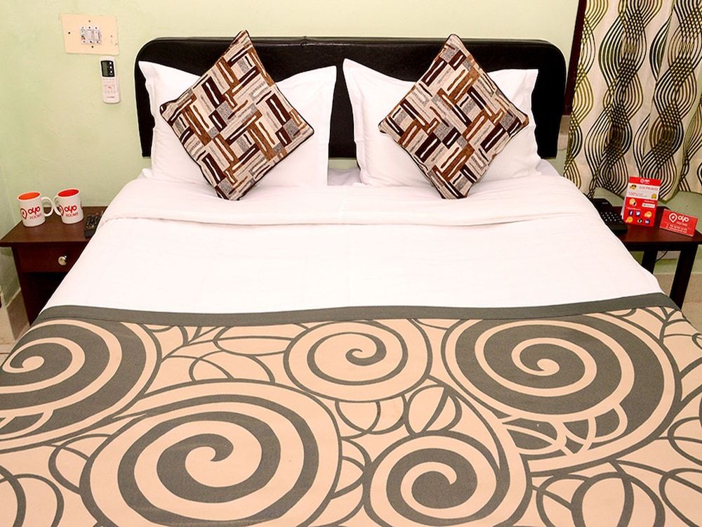 undefined OYO 4255 The Crown Plaza 10