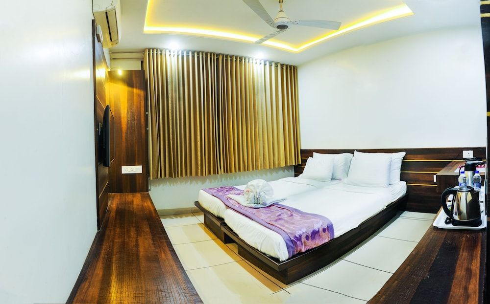 Hotel Radiant Executive AC Room  8