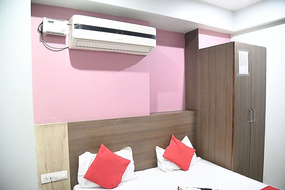 Hotel Thikana Palace Deluxe Double Bed Room 24
