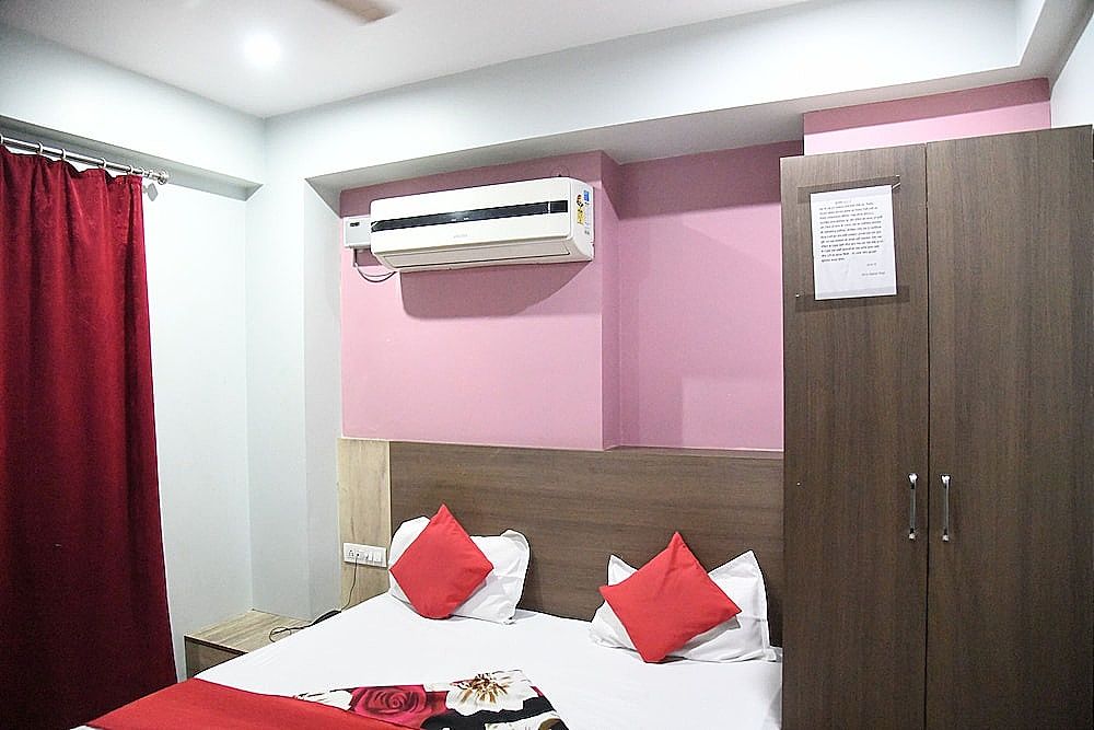 Hotel Thikana Palace Deluxe Double Bed Room 13
