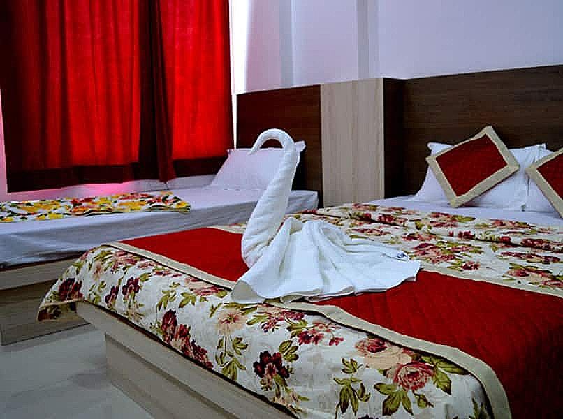 Hotel Thikana Palace Deluxe Double Bed Room 32