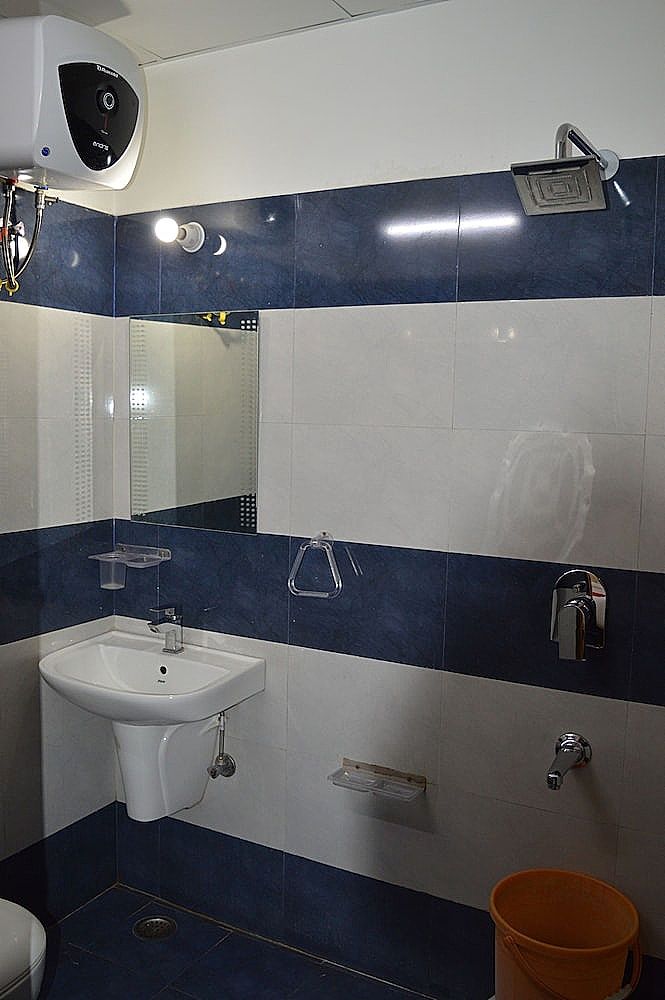 Hotel Thikana Palace Deluxe Double Bed Room 37