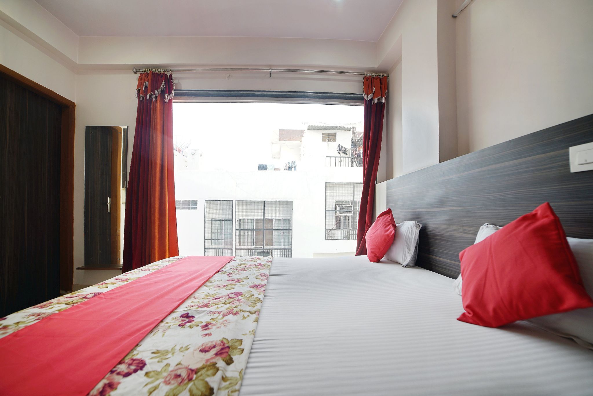 Hotel Thikana Palace Deluxe Double Bed Room 14