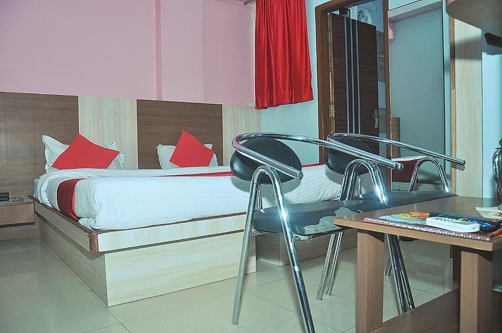 Hotel Thikana Palace Deluxe Double Bed Room 30