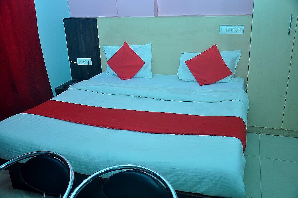 Hotel Thikana Palace Deluxe Double Bed Room 19