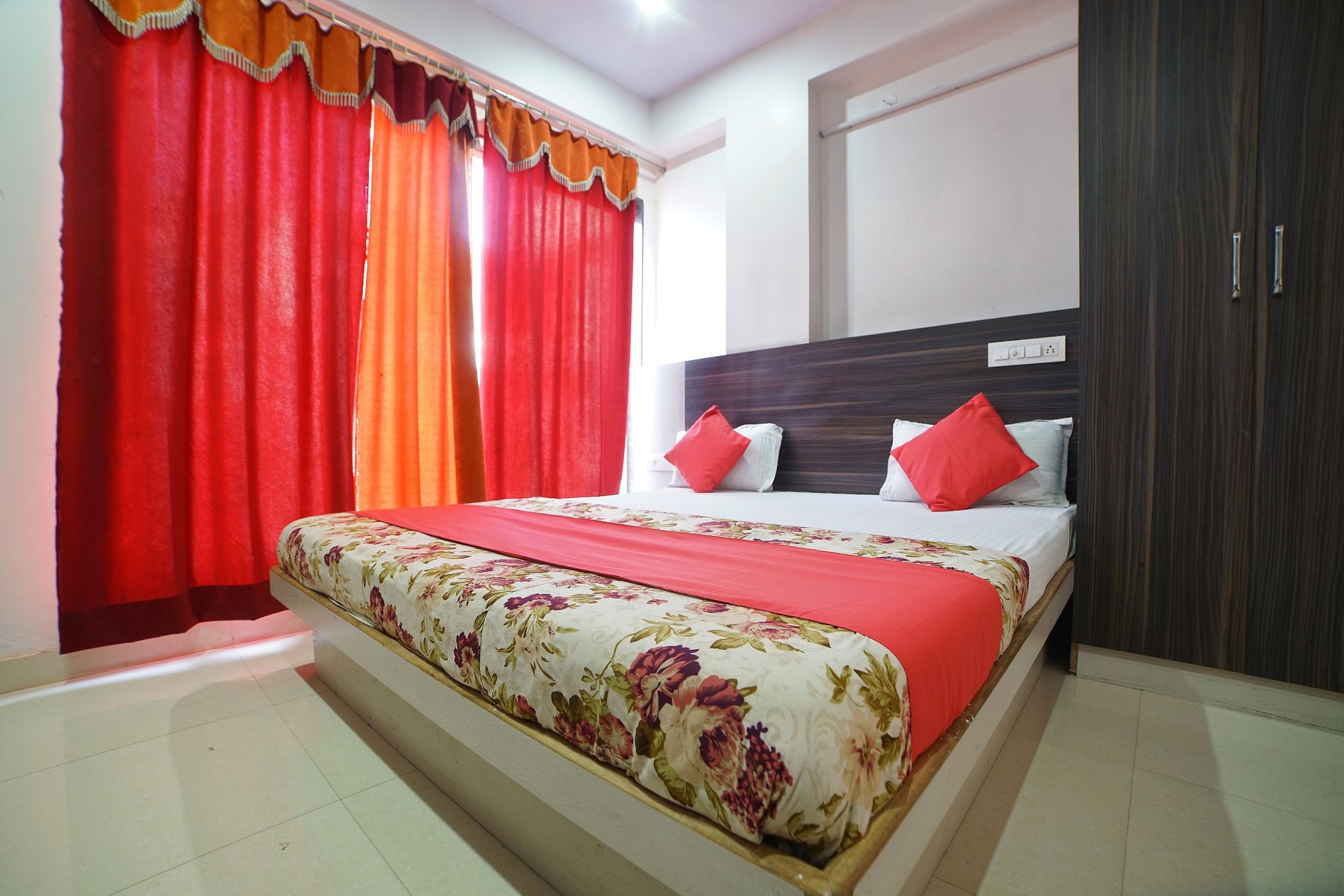 Hotel Thikana Palace Deluxe Double Bed Room 12