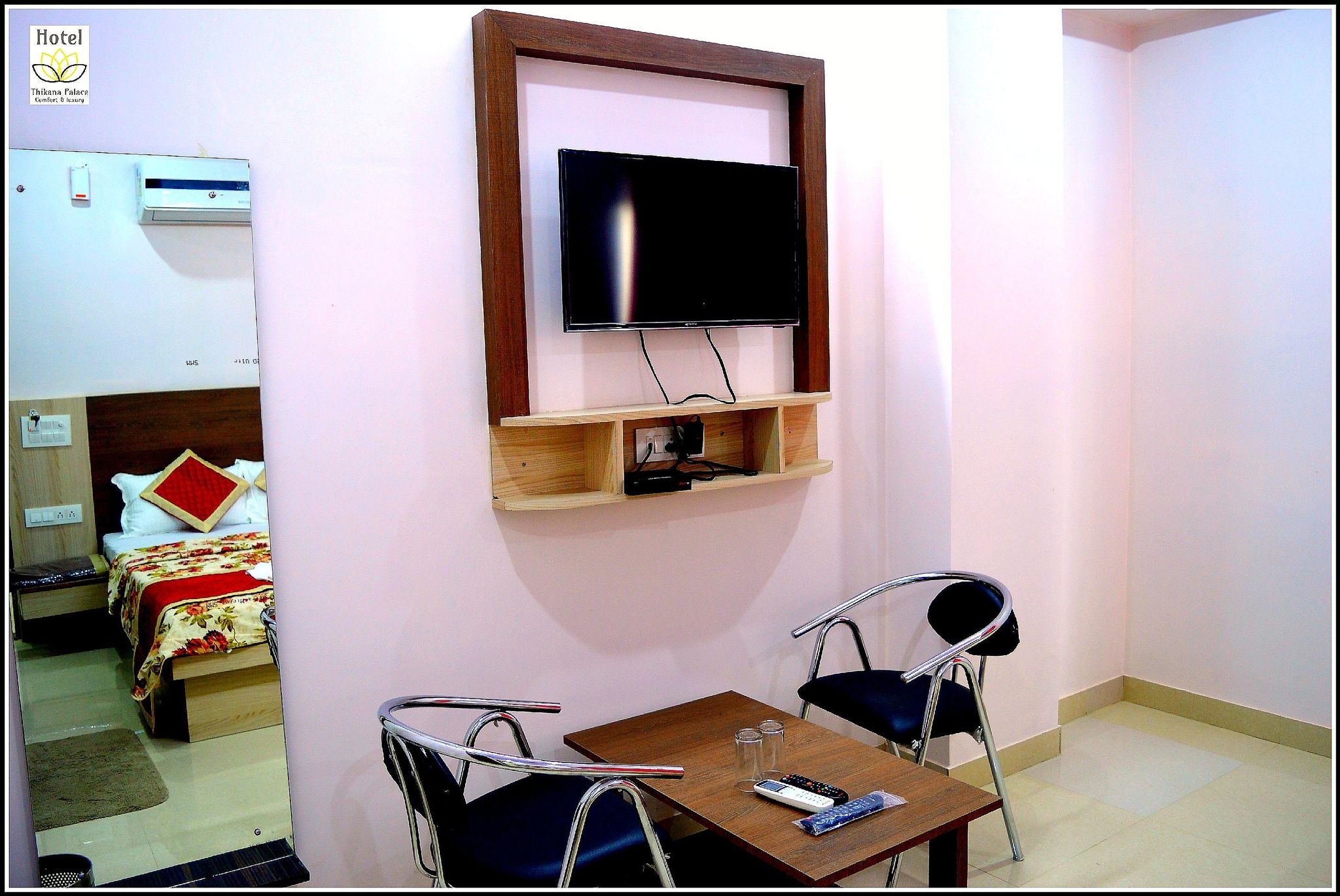 Hotel Thikana Palace Deluxe Double Bed Room 40