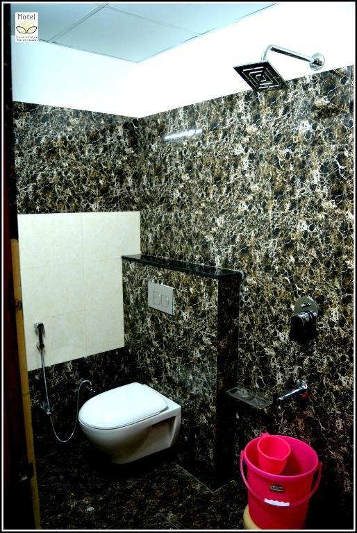 Hotel Thikana Palace Deluxe Double Bed Room 36