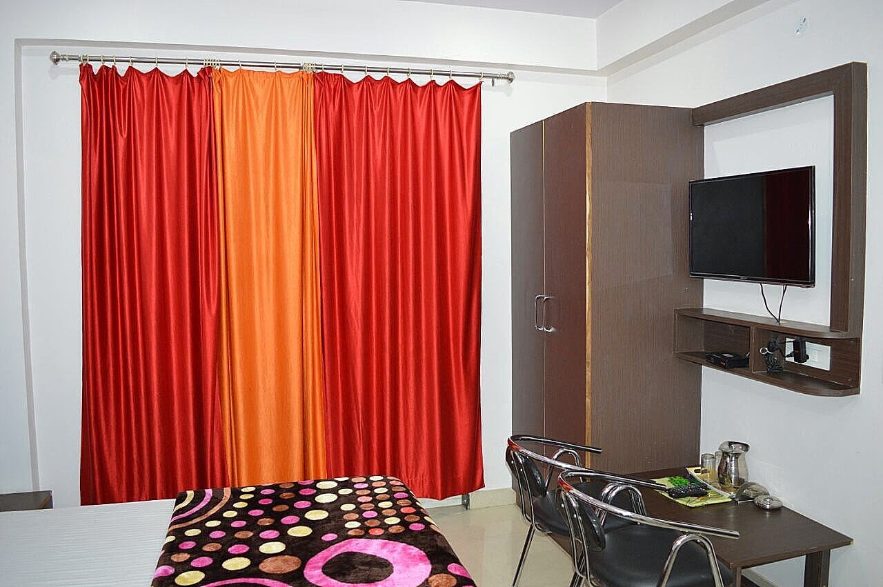 Hotel Thikana Palace Deluxe Double Bed Room 16