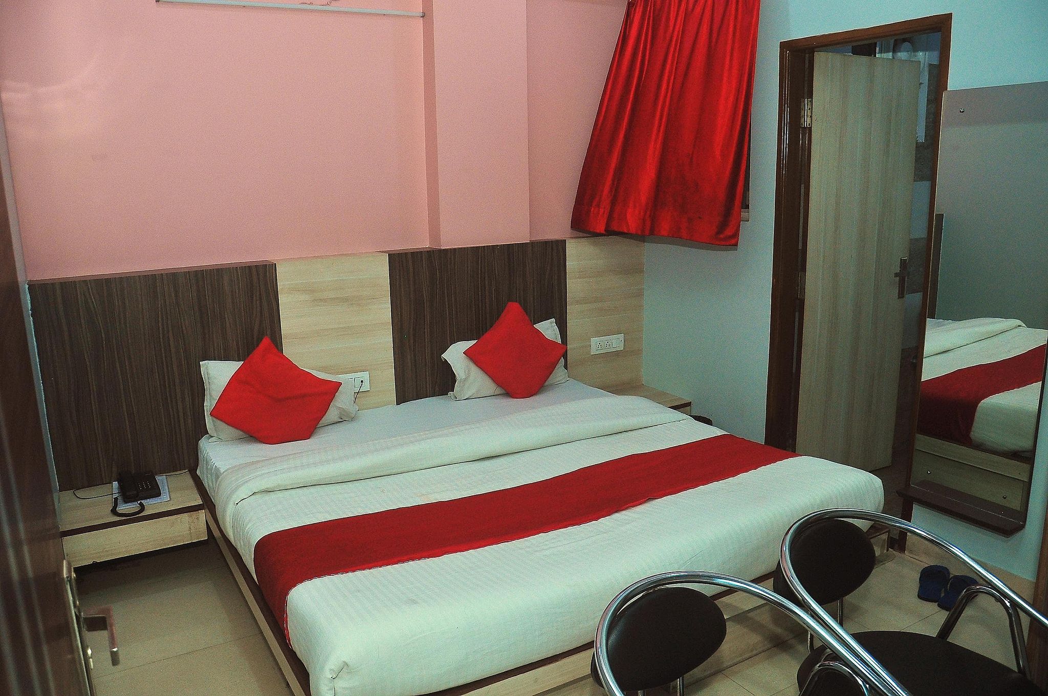 Hotel Thikana Palace Deluxe Double Bed Room 6
