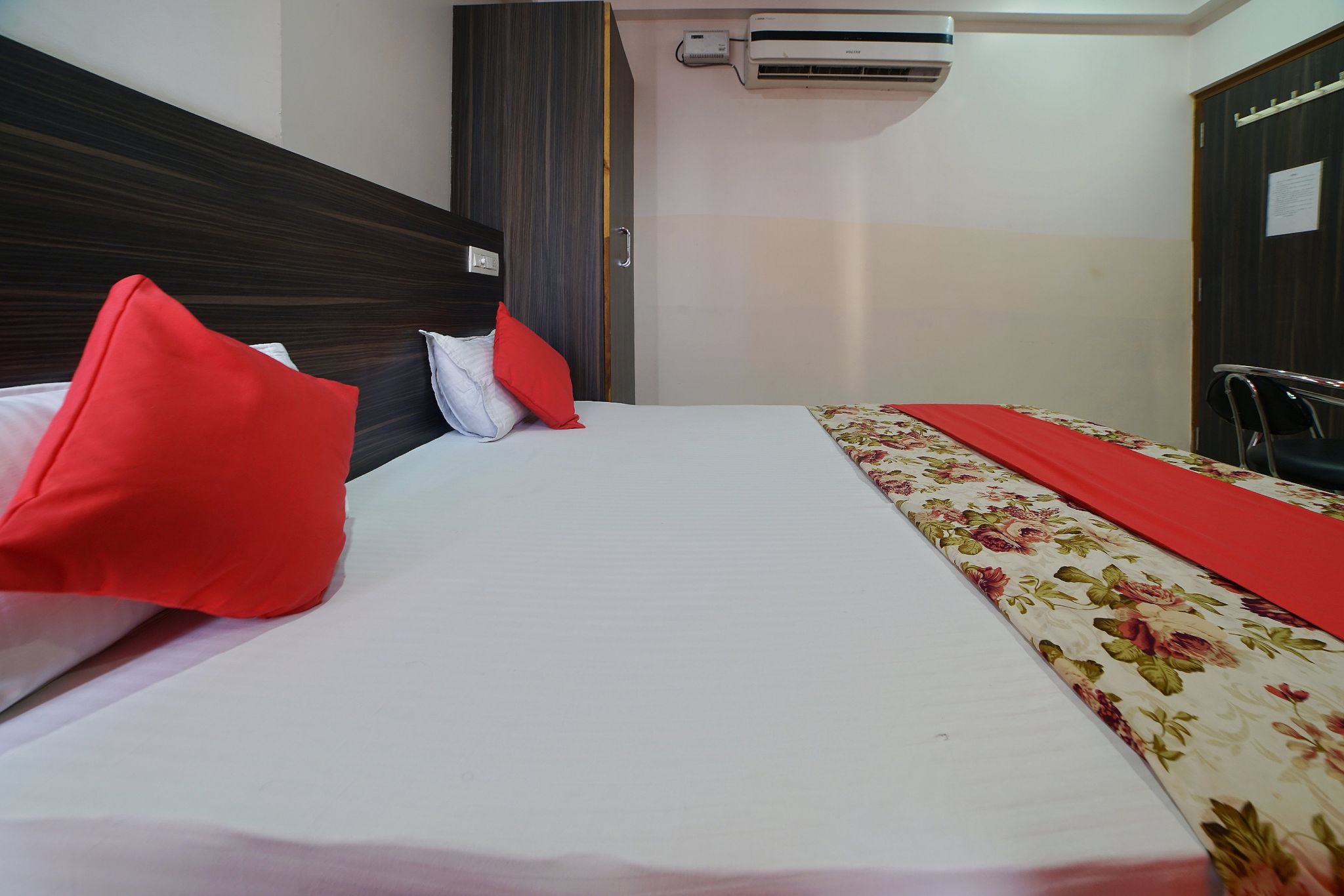 Hotel Thikana Palace Deluxe Double Bed Room 20