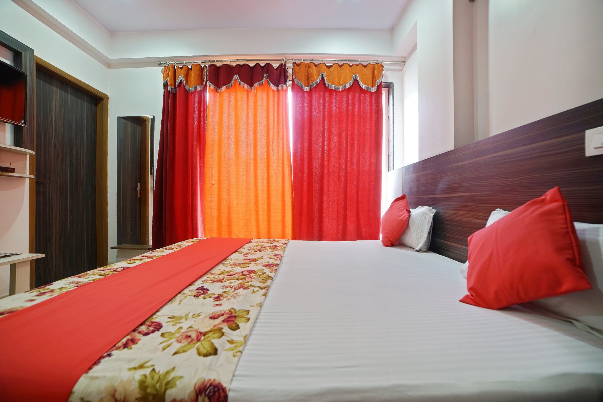 Hotel Thikana Palace Deluxe Double Bed Room 26