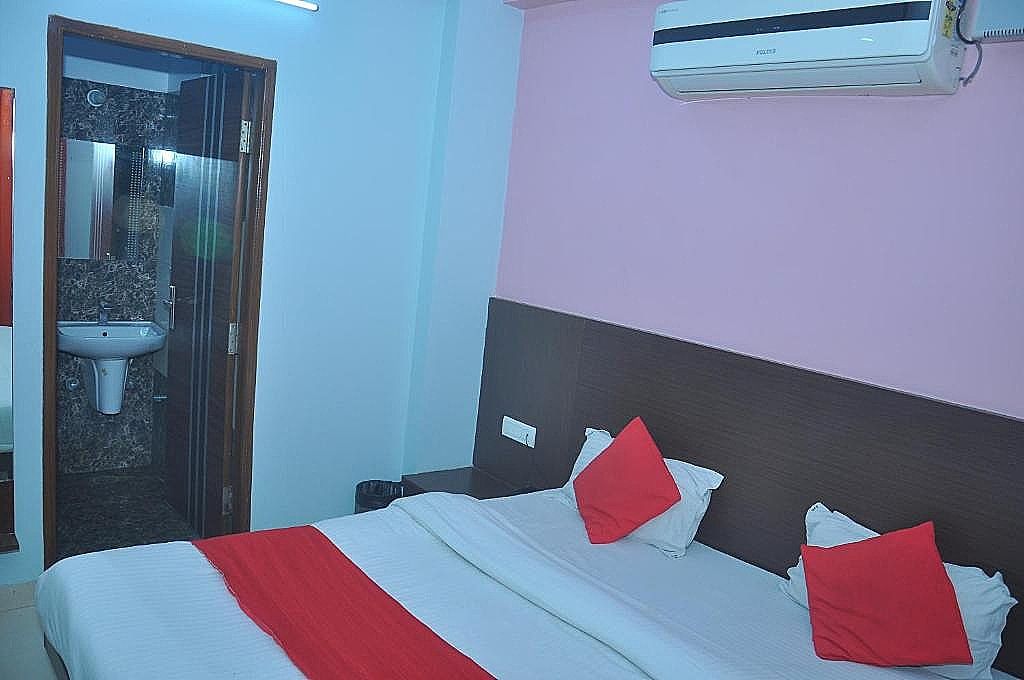 Hotel Thikana Palace Deluxe Double Bed Room 10