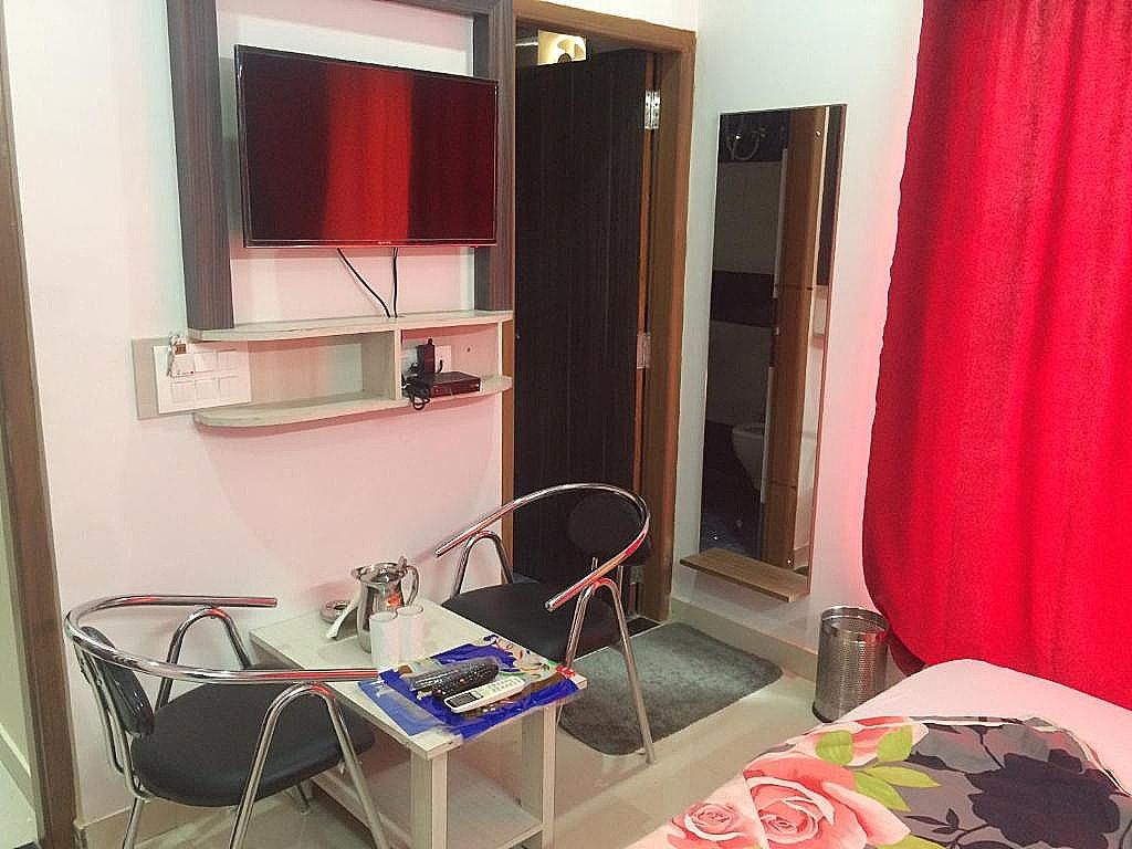 Hotel Thikana Palace Deluxe Double Bed Room 41