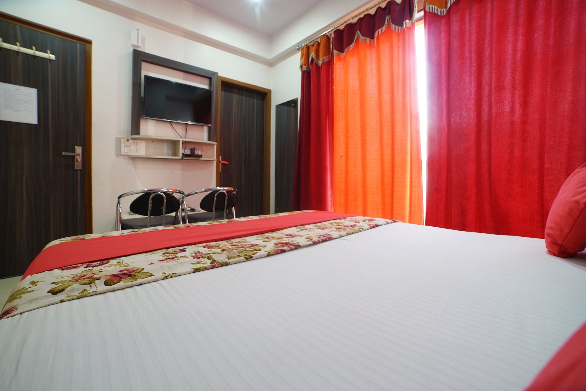Hotel Thikana Palace Deluxe Double Bed Room 9
