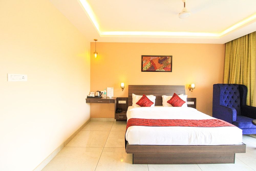 White Pearl Residency Premium Double Room 8