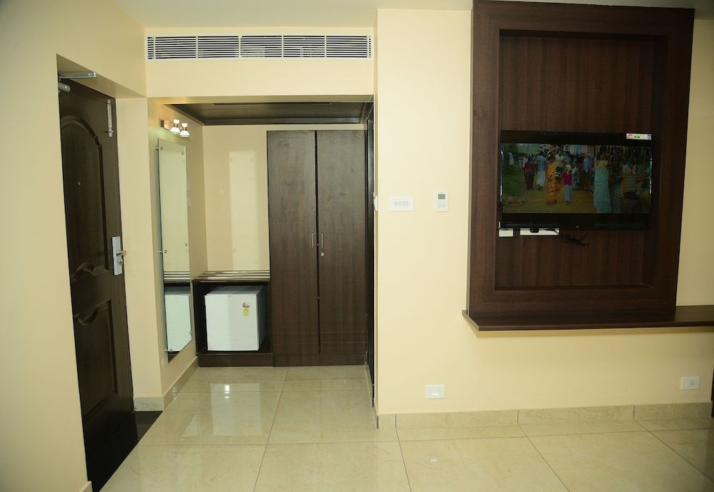 White Pearl Residency Premium Double Room 10