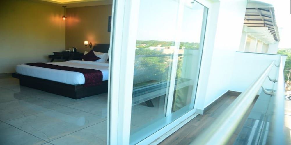 White Pearl Residency Premium Double Room 9