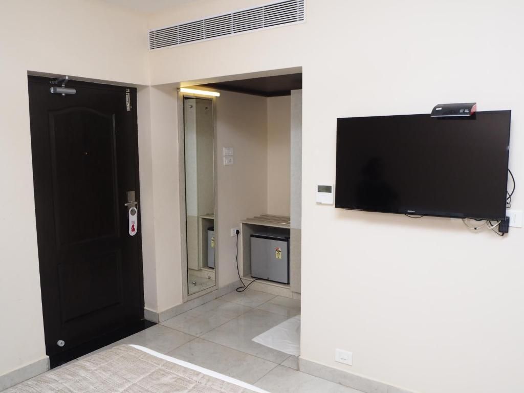 White Pearl Residency Premium Double Room 13