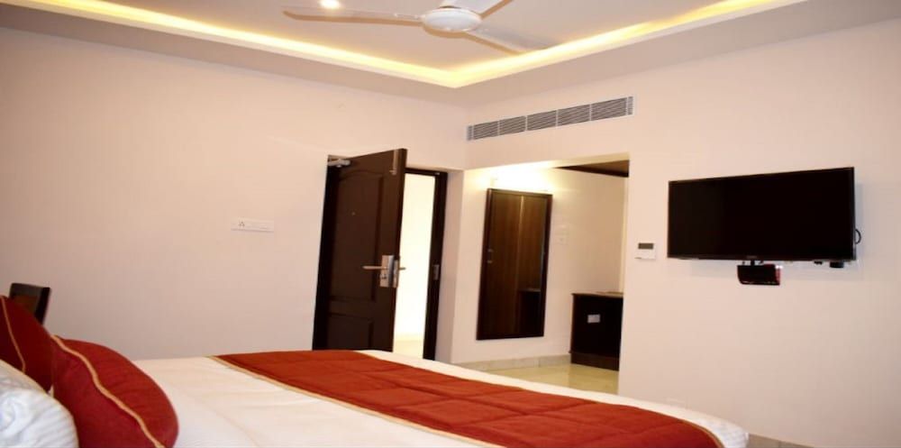 White Pearl Residency Premium Double Room 7