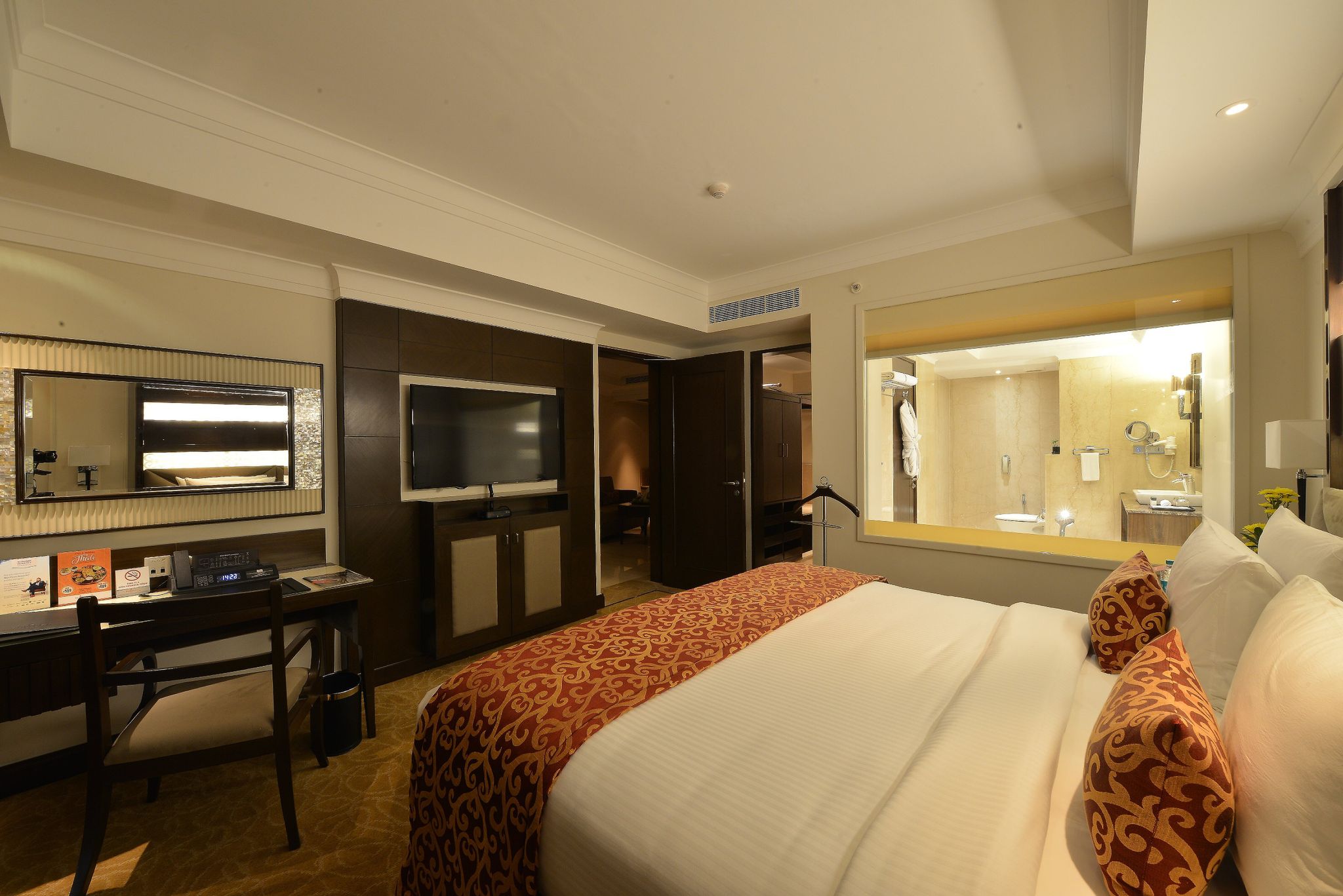 Ramada Plaza by Wyndham Chennai 1 King Bed