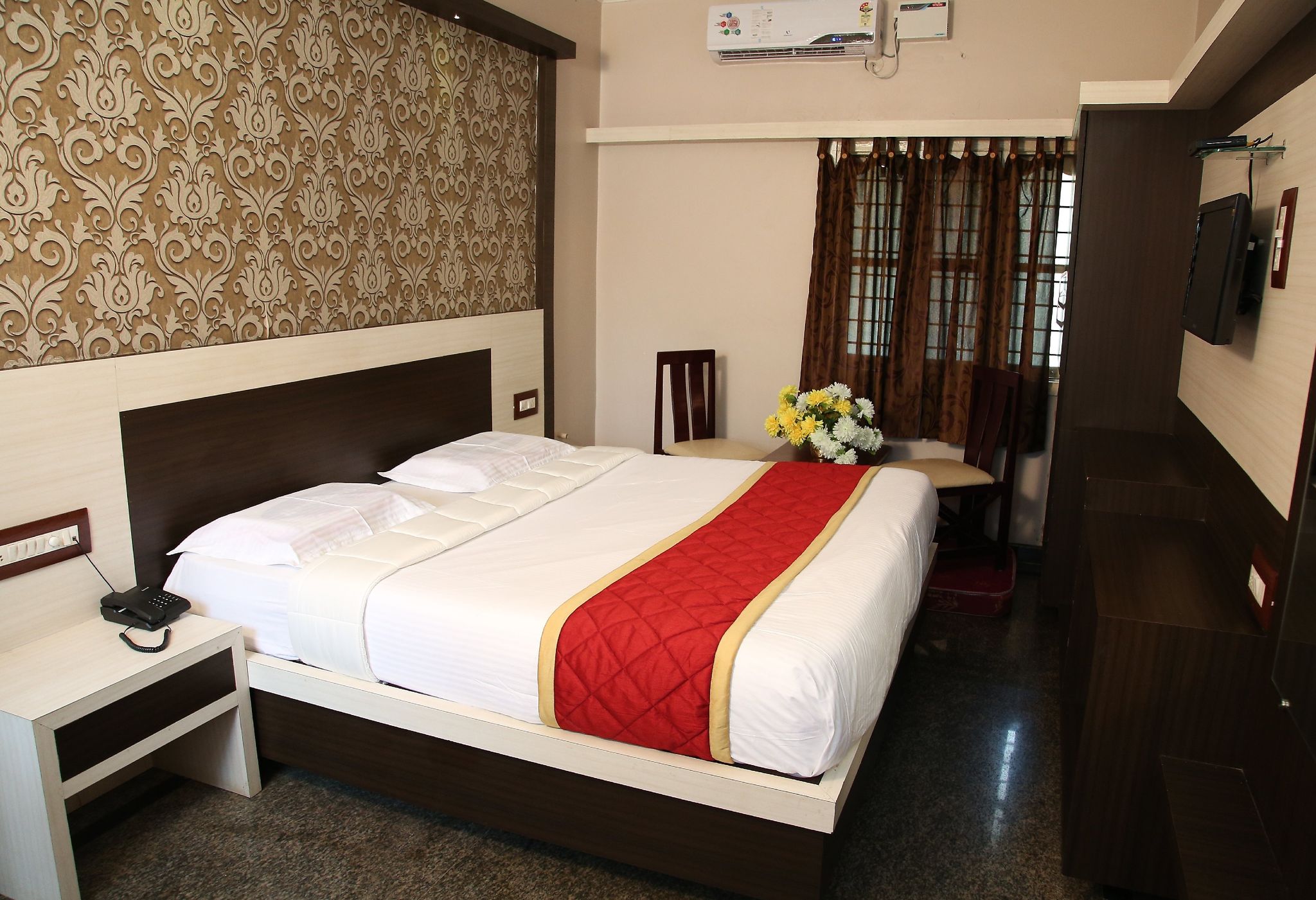 Shreevara Residency Deluxe Room Non AC 2