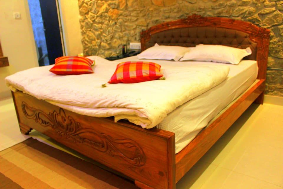 Toppers Corner-A Boutique Garden Resort Deluxe Ac Room 8