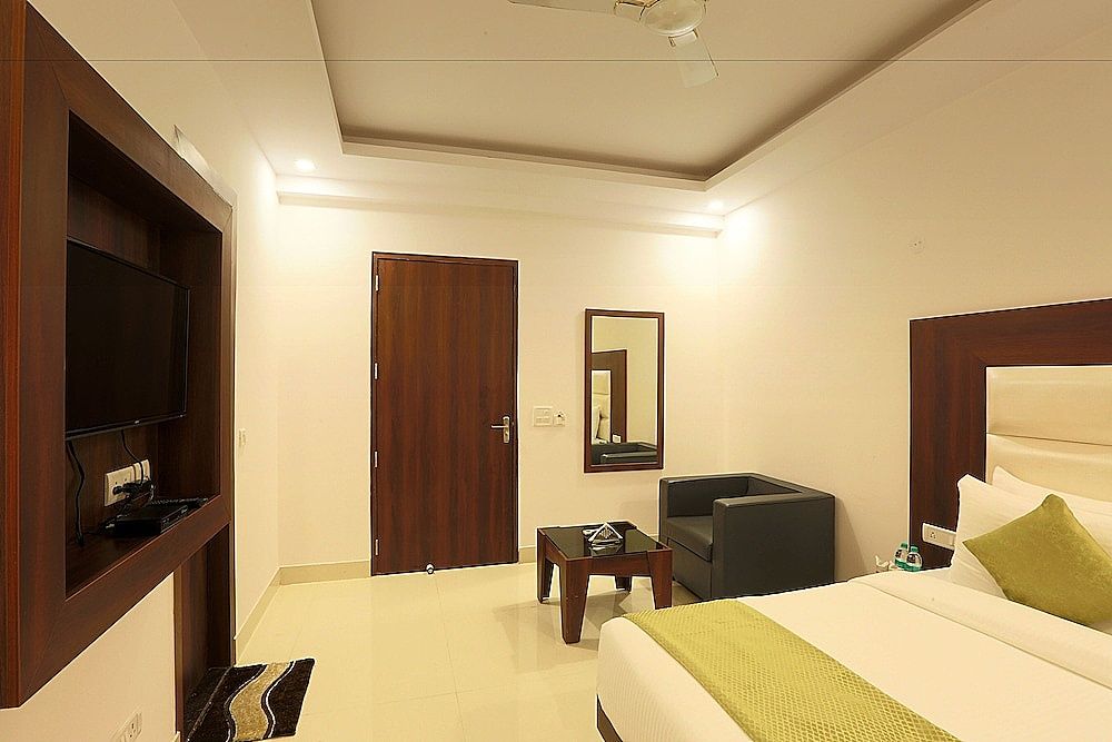 Arch Near Aerocity Deluxe Room