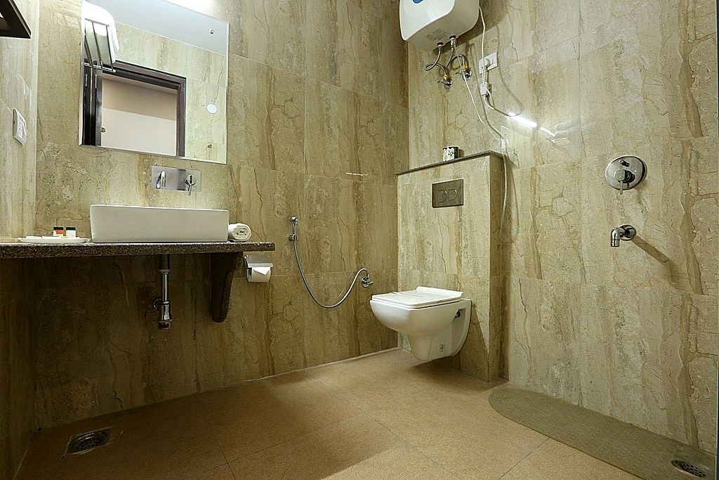 Arch Near Aerocity Deluxe Room 4