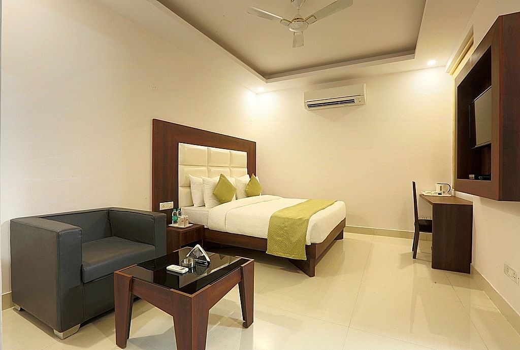 Arch Near Aerocity Deluxe Room 11