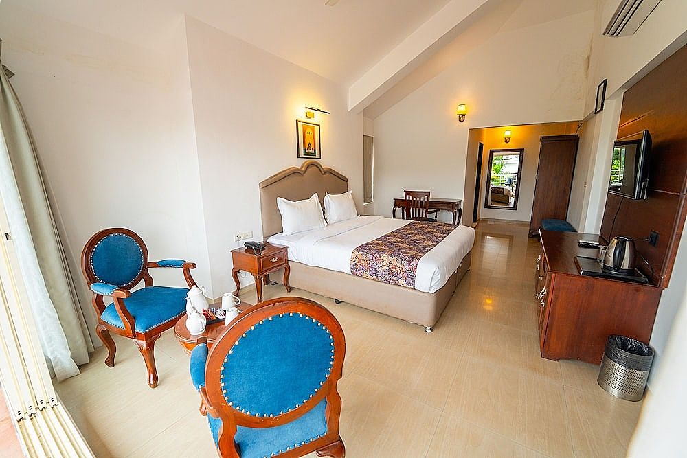 Luxury Room, 1 King Bed, Balcony