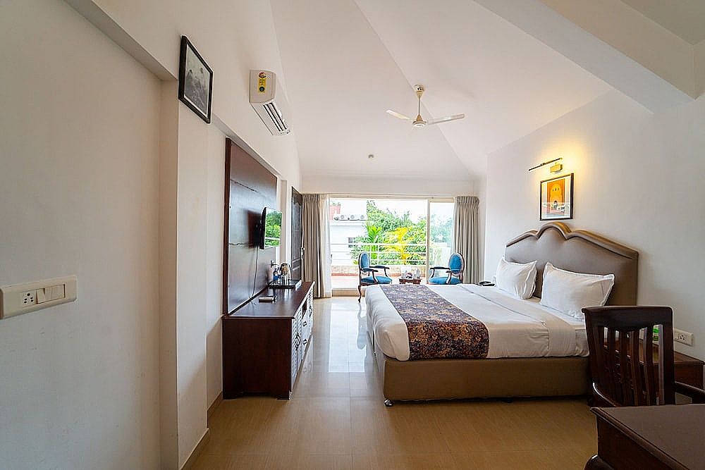 Luxury Room, 1 King Bed, Balcony