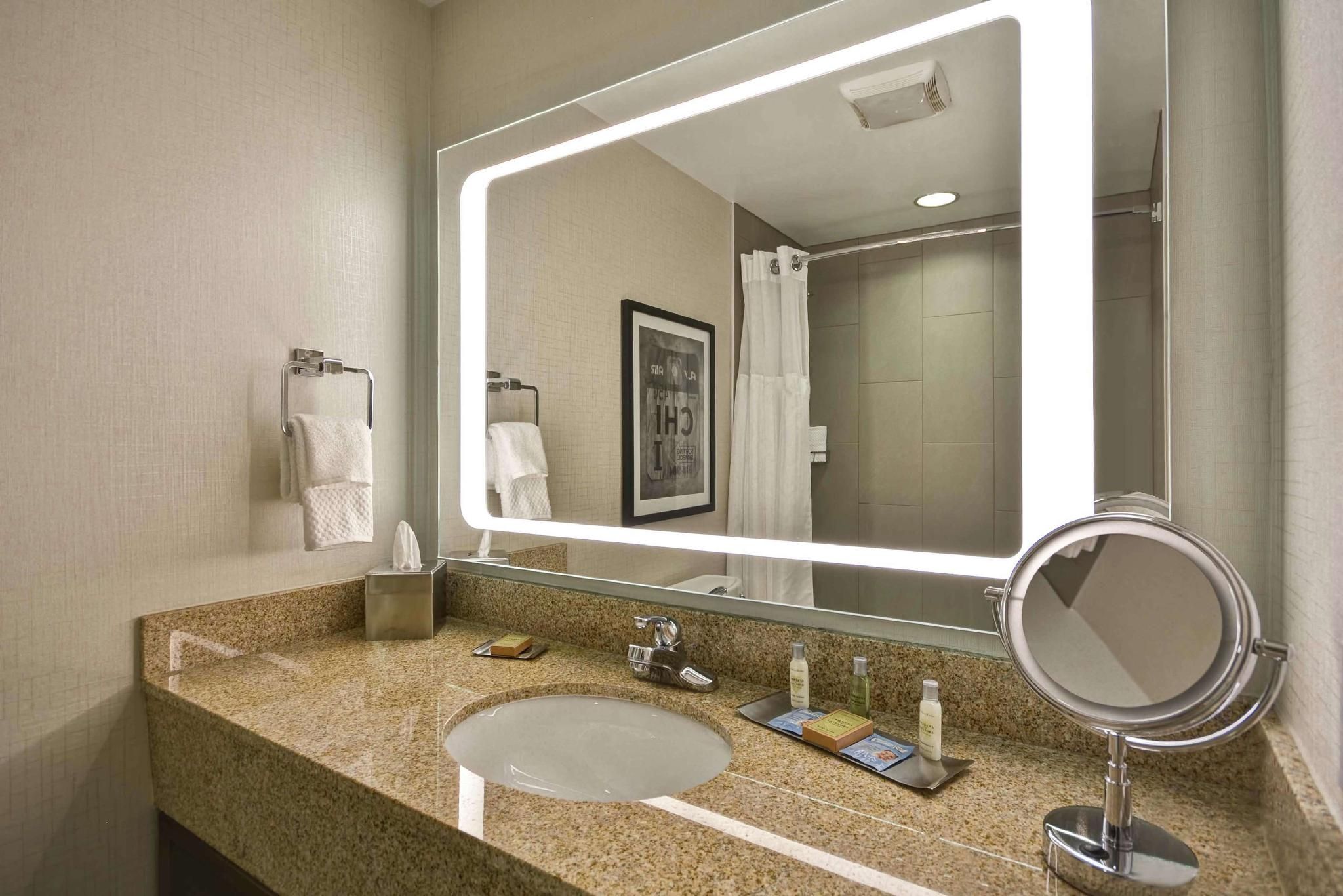 undefined DoubleTree by Hilton Chicago Midway Airport 4