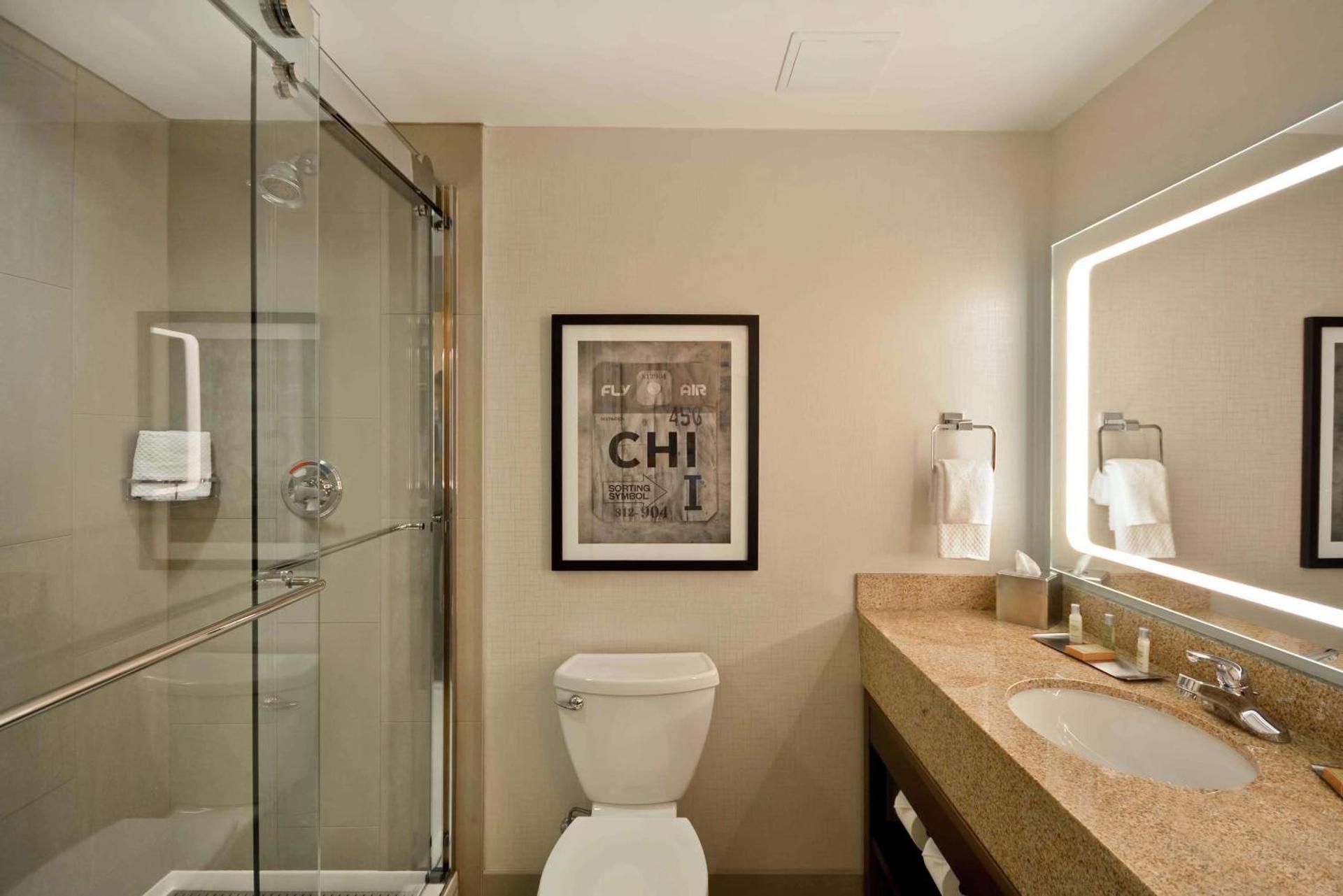 1 King Mobility Hearing Accessible Tub