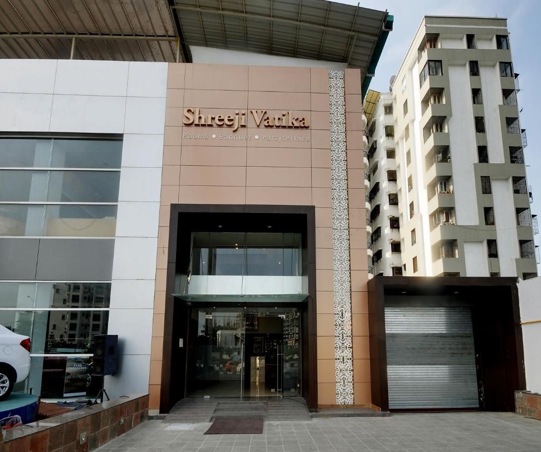 undefined Hotel Shreeji Vatika, Airport Road 2