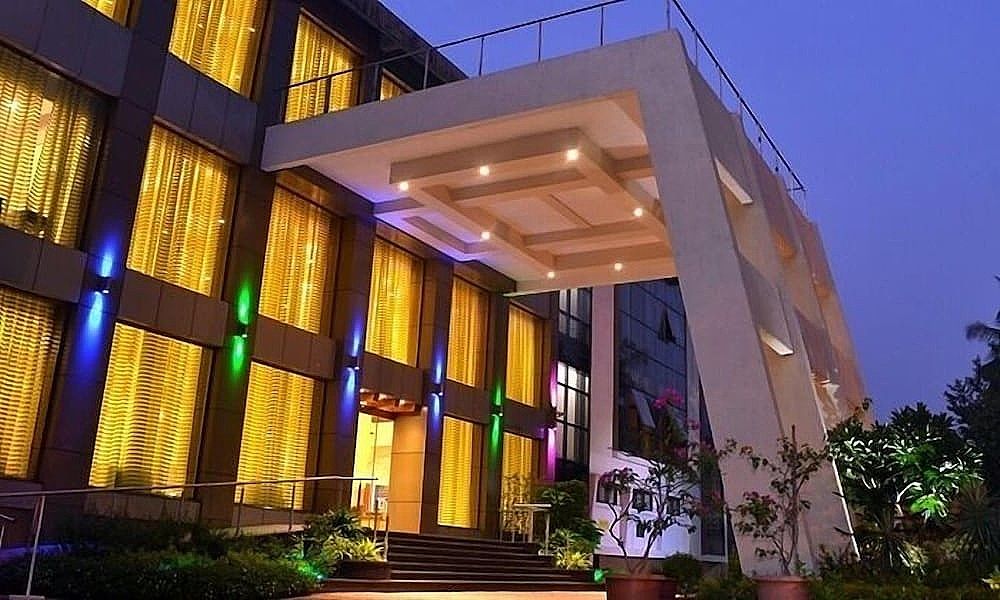 undefined Club Emerald