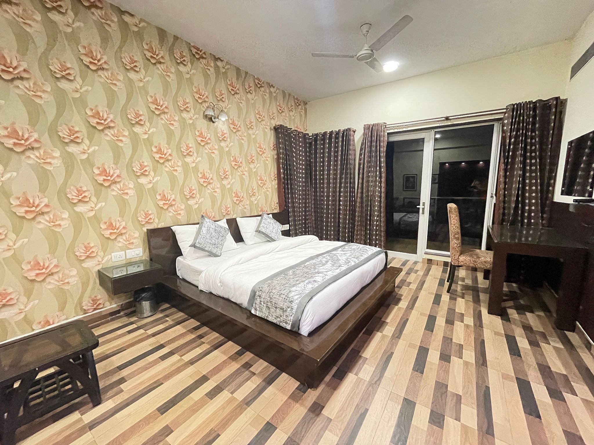 undefined Studio Apartment near Fortis Hospital @Bedchambers 9