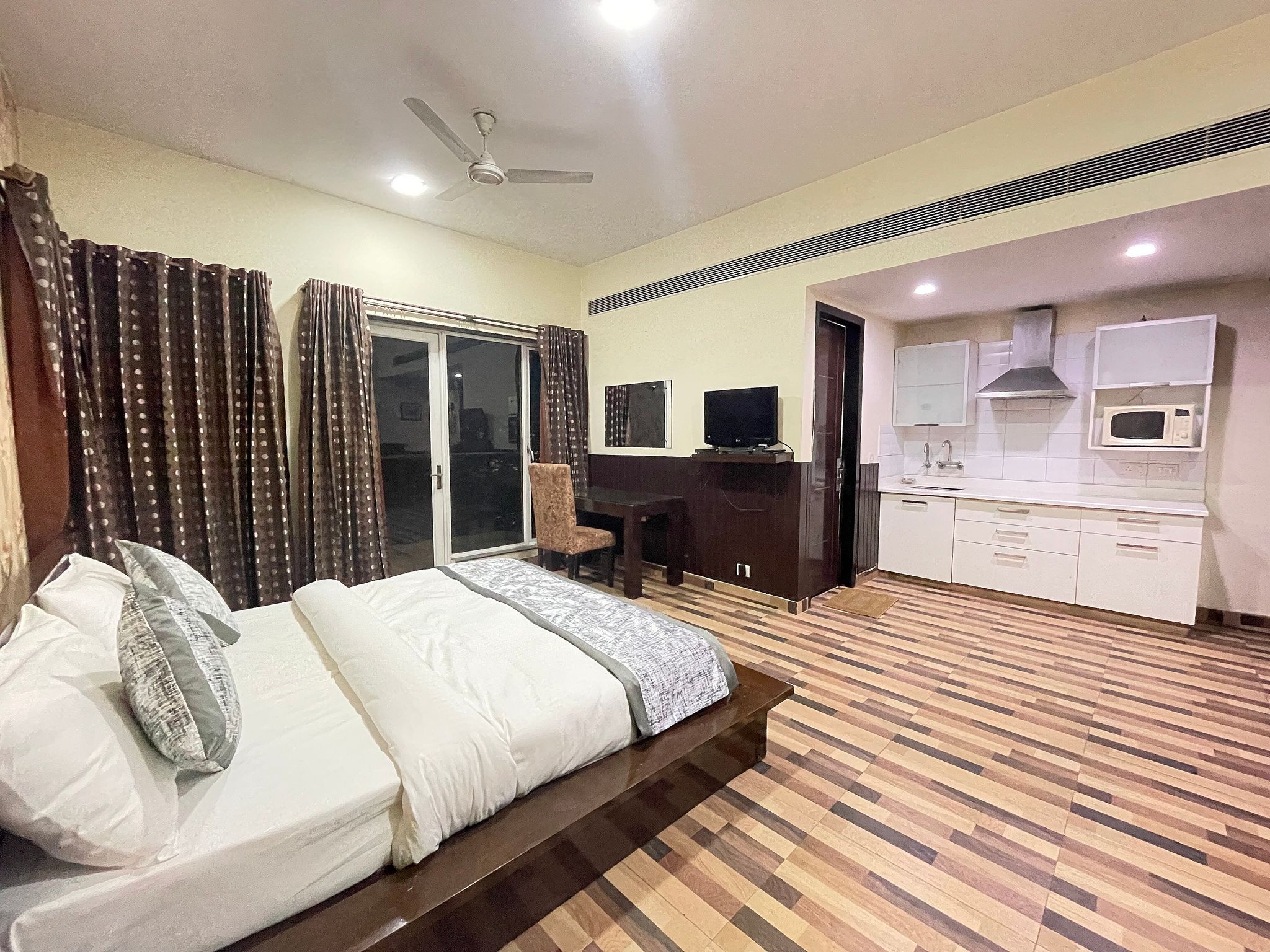 undefined Studio Apartment near Fortis Hospital @Bedchambers 4