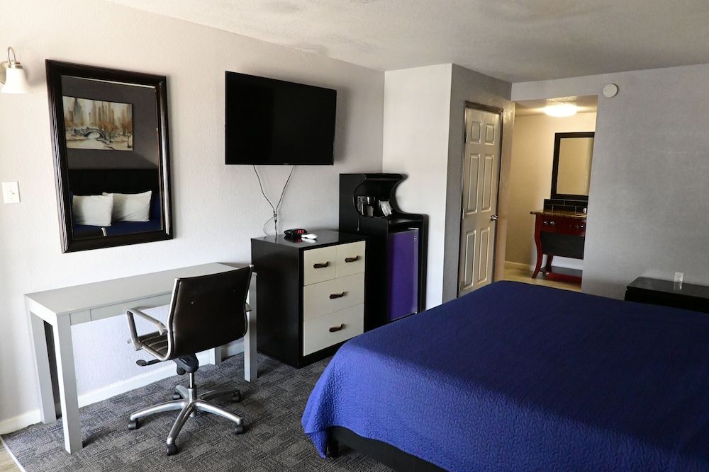 Standard Room, 1 King Bed