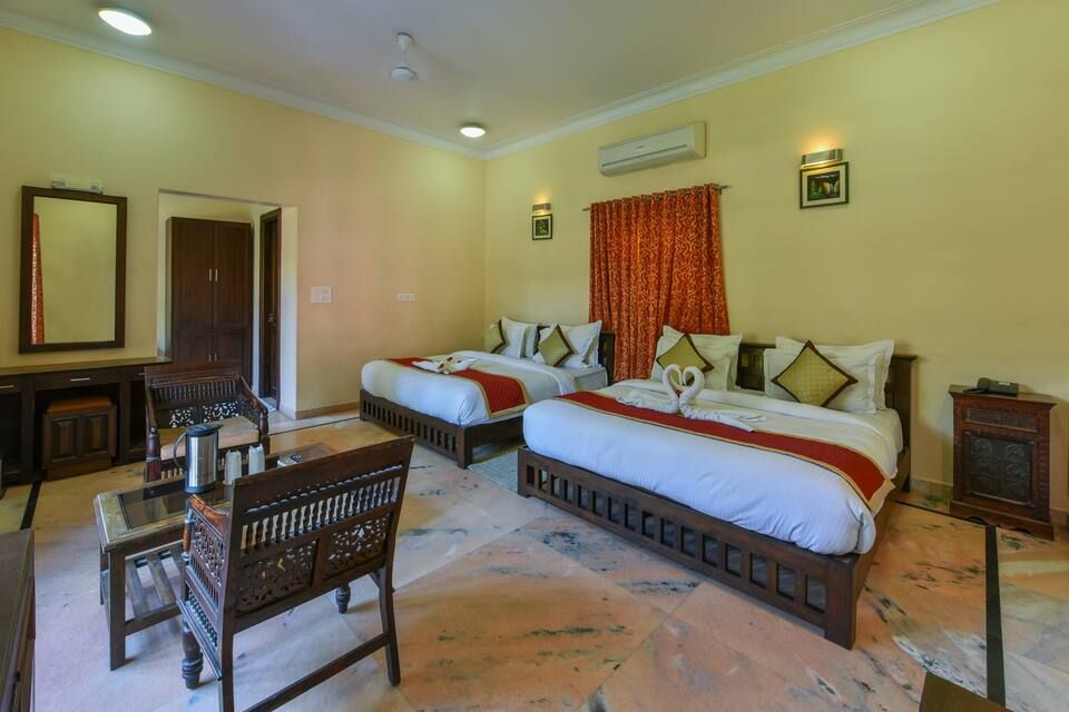 Hotel Garh Govind Deluxe Room 5
