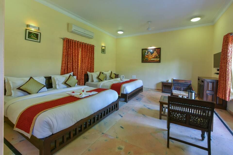 Hotel Garh Govind Deluxe Room