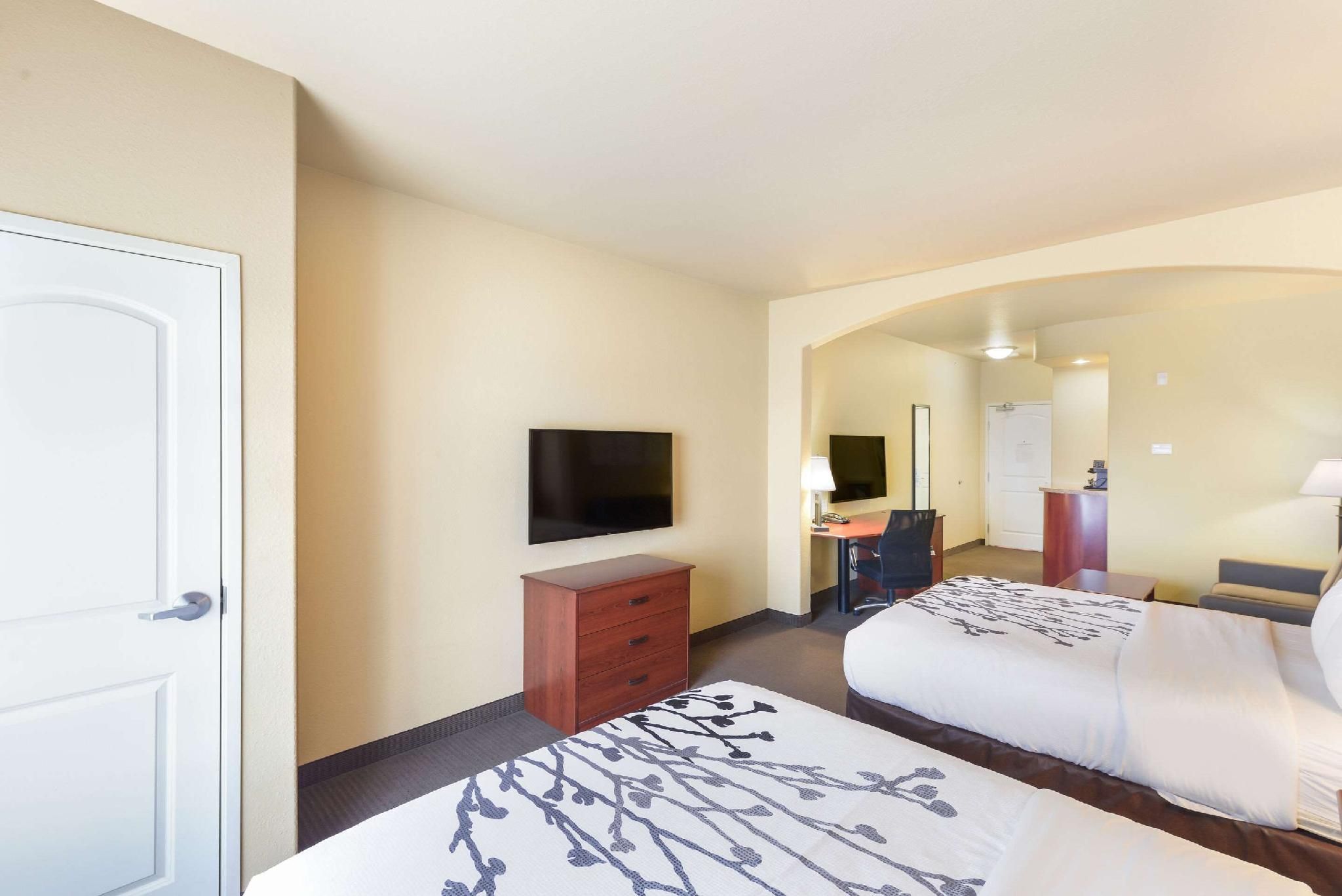 2 Queen Beds, Suite, Nonsmoking