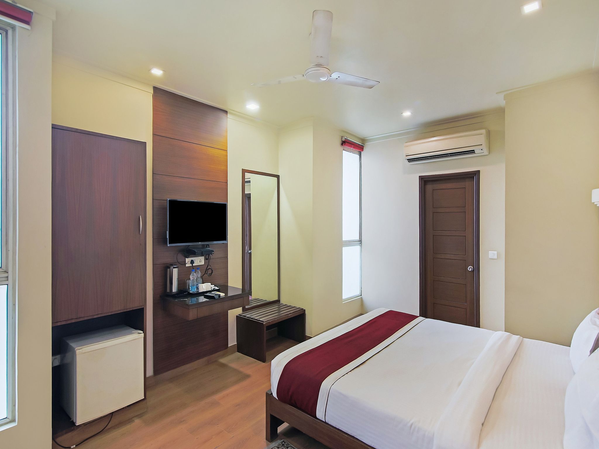 Hotel Dasaprakash Deluxe Double Room 6