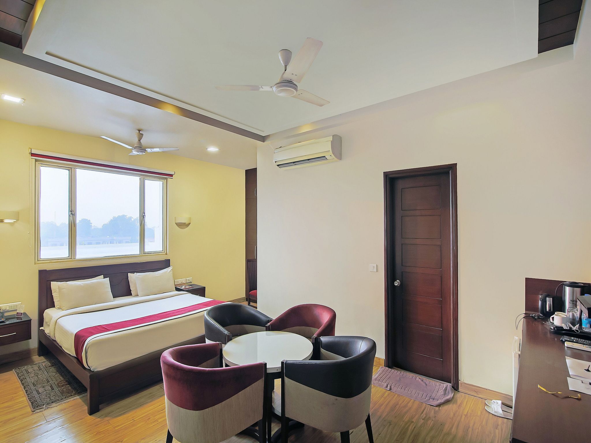 Hotel Dasaprakash Deluxe Double Room 7