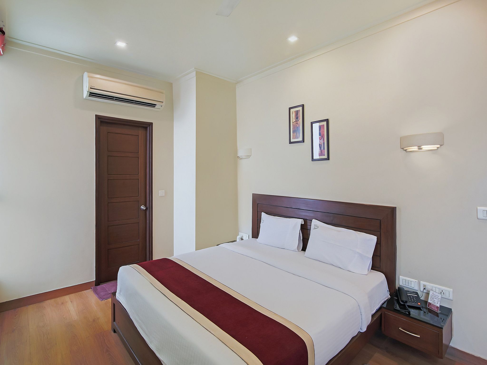 Hotel Dasaprakash Deluxe Double Room